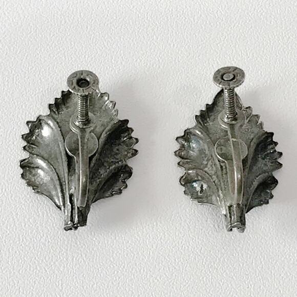 Antique Sterling Silver Botanical Lilly Flower Design Screw Back Earrings - Picture 10 of 14